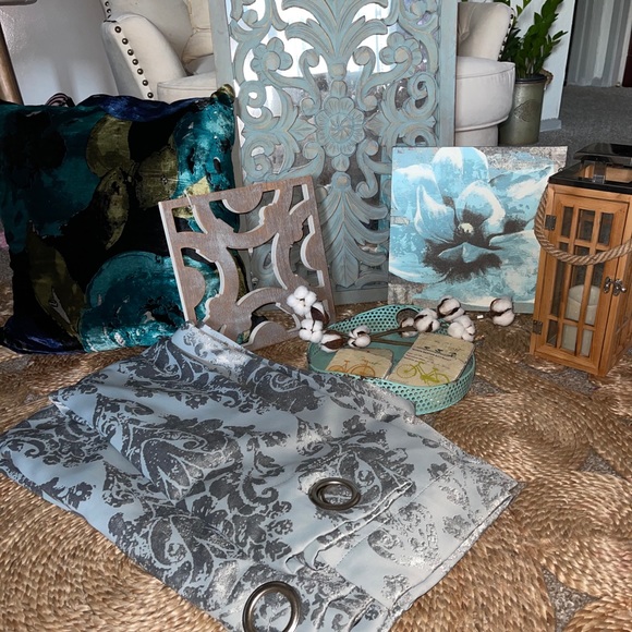 Decor - Picture 2 of 4